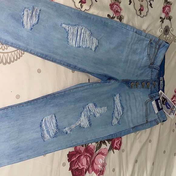 High rise mom jeans for sale . Still new and have tags on - Picture 1 of 3
